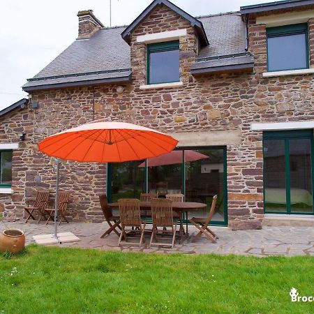 Gite Lancelot Du Val Campénéac Exteriör bild